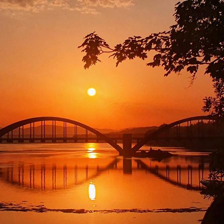 Watersedge Seaviews Hotel Кенмеър Екстериор снимка
