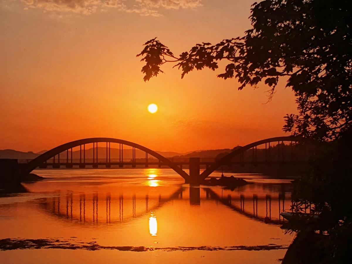 Watersedge Seaviews Hotel Кенмеър Екстериор снимка