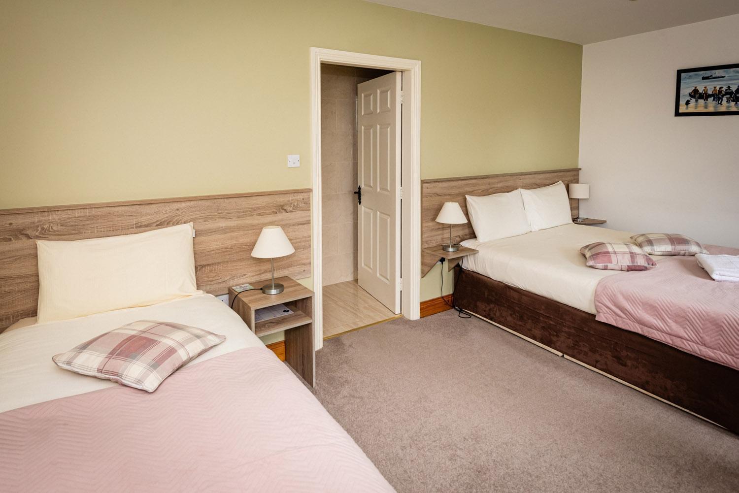Watersedge Seaviews Hotel Кенмеър Екстериор снимка