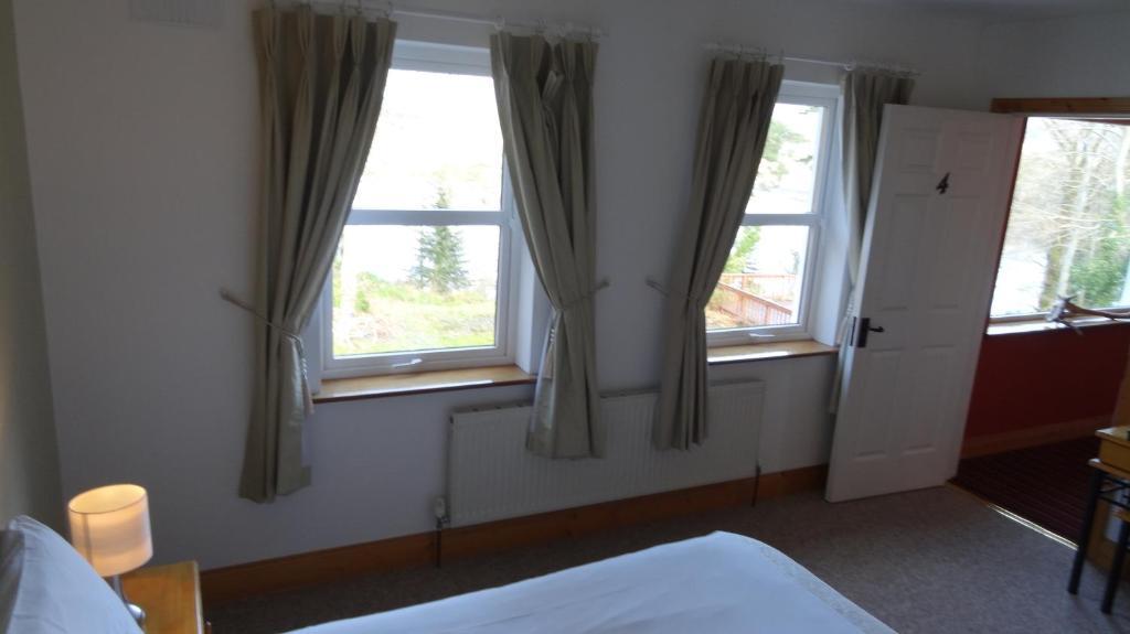 Watersedge Seaviews Hotel Кенмеър Екстериор снимка