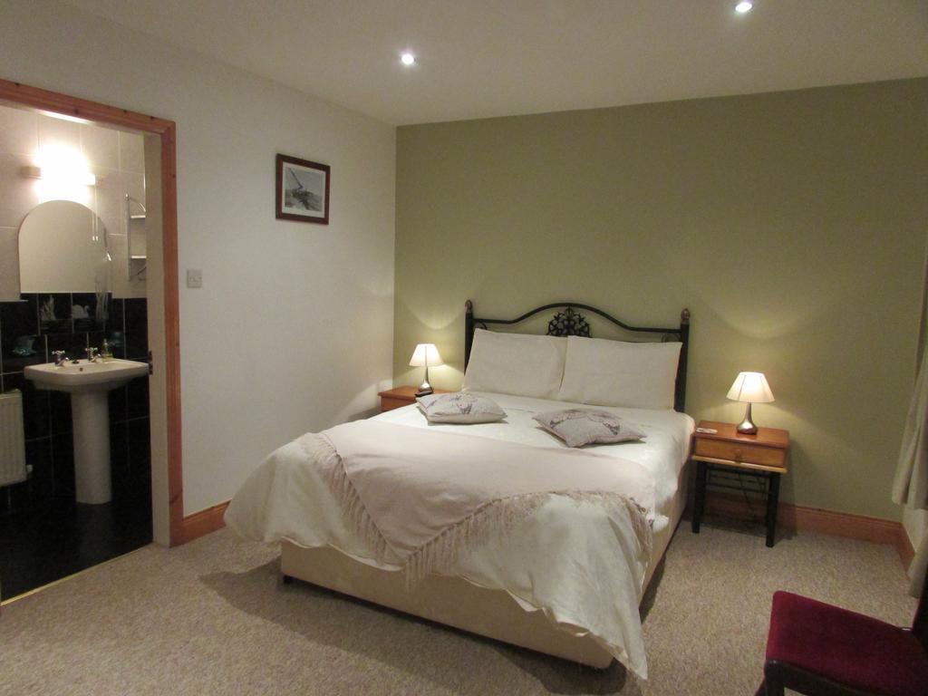 Watersedge Seaviews Hotel Кенмеър Екстериор снимка