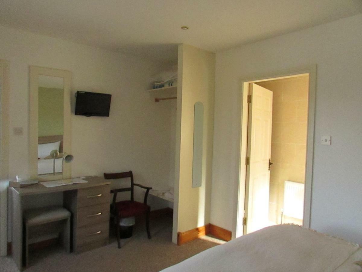 Watersedge Seaviews Hotel Кенмеър Екстериор снимка