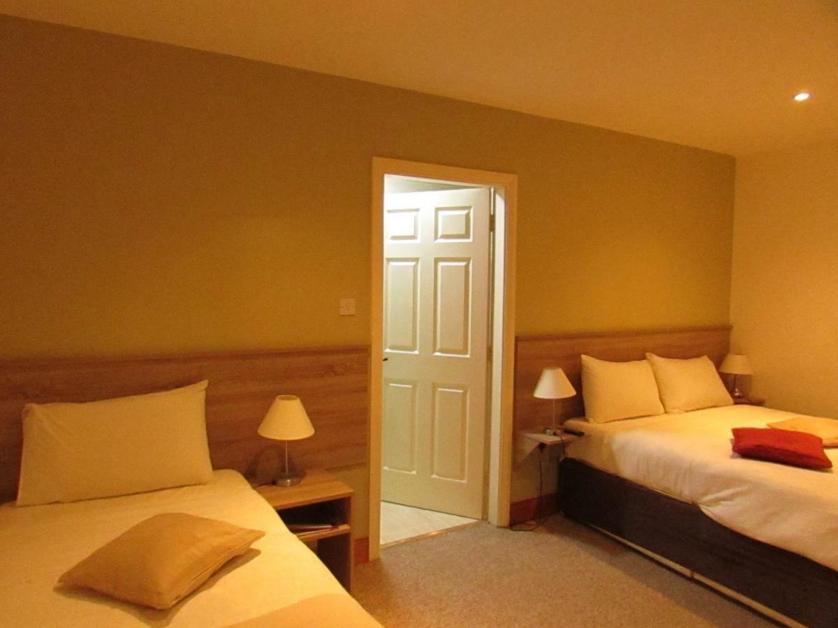 Watersedge Seaviews Hotel Кенмеър Екстериор снимка